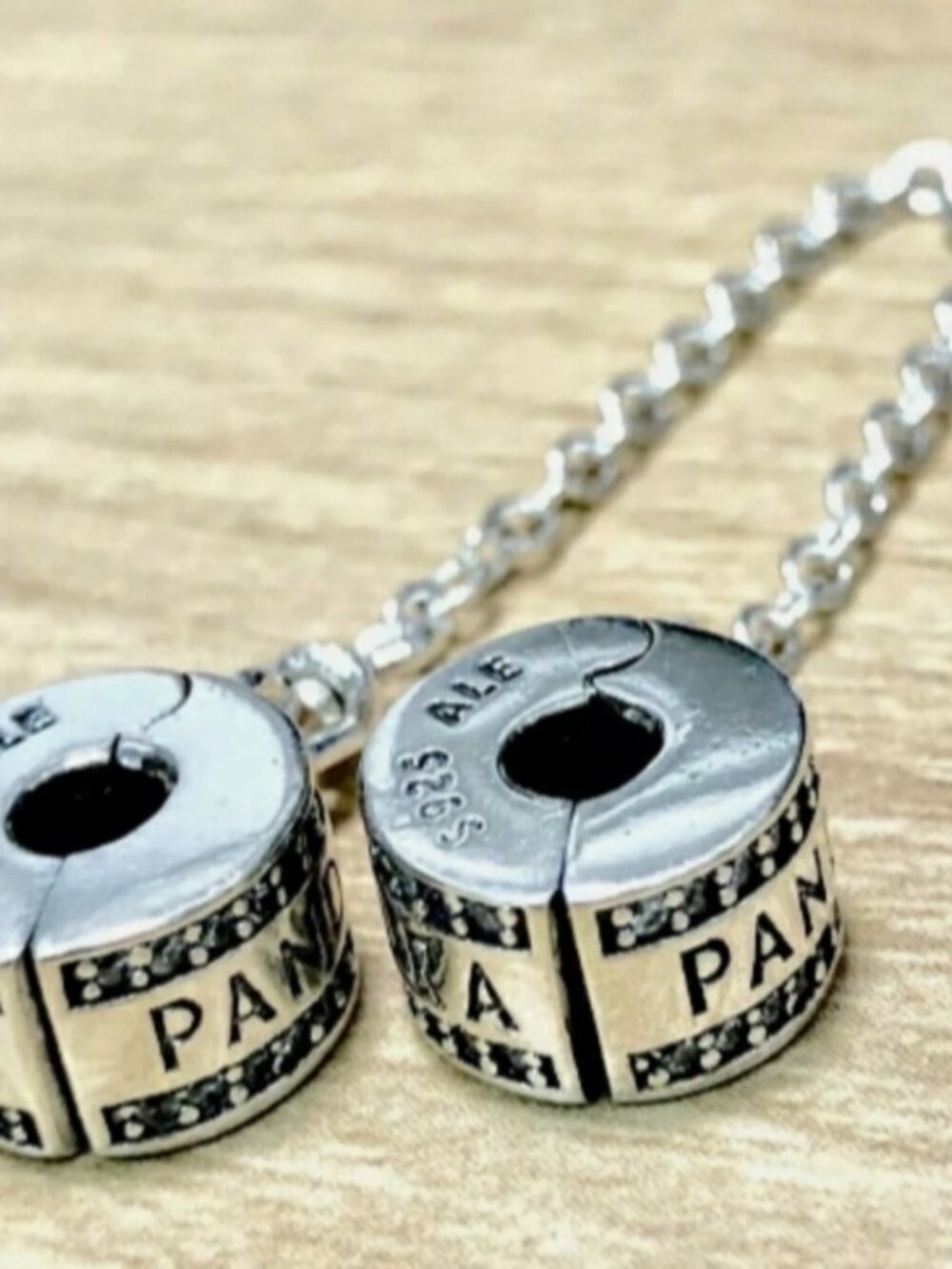 Pandora logo safety chain. - Picture 4 of 9